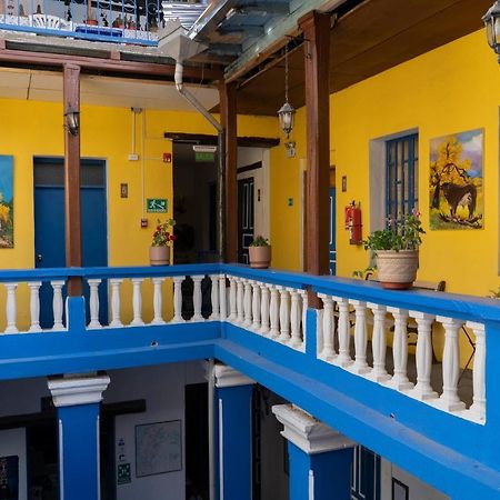 Blue Door Housing Historic Quito Otel Dış mekan fotoğraf