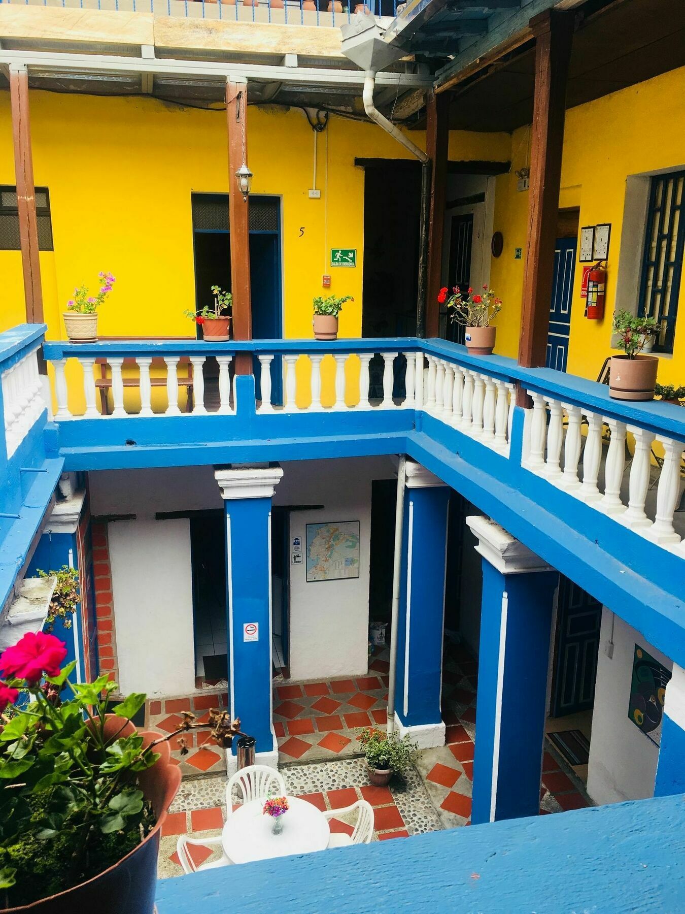 Blue Door Housing Historic Quito Otel Dış mekan fotoğraf