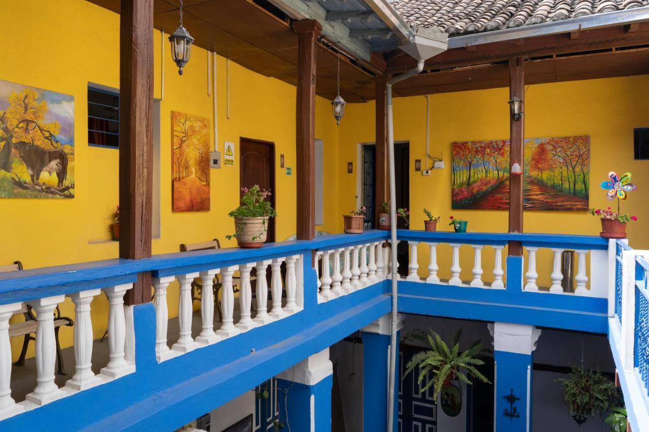 Blue Door Housing Historic Quito Otel Dış mekan fotoğraf